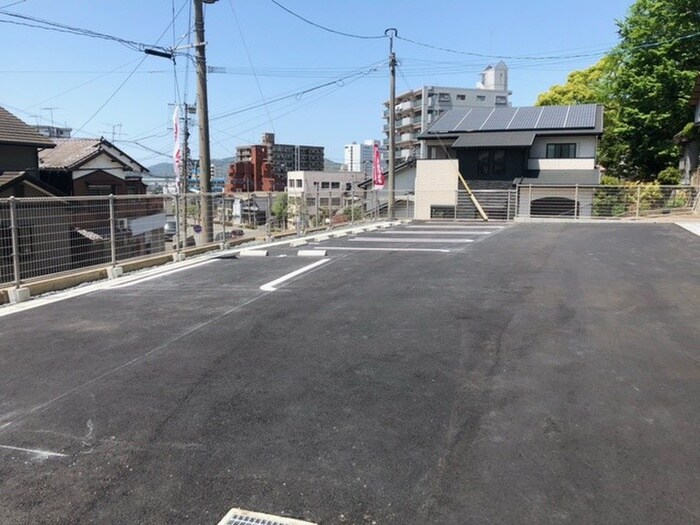 物件外観写真2　(駐車場)