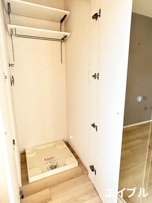 物件内観写真16　(洗濯機置場)