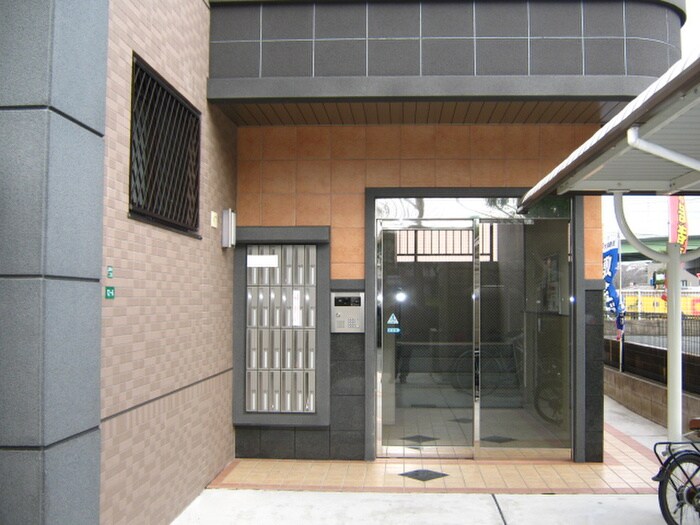 物件外観写真2　(エントランス部分)