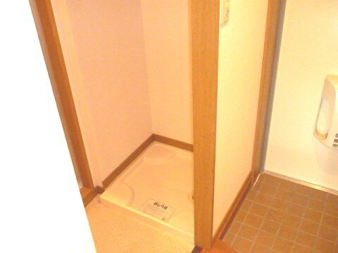 物件内観写真11　(洗濯機置場)