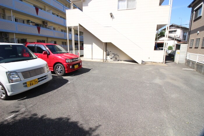 物件外観写真4　(駐車場)