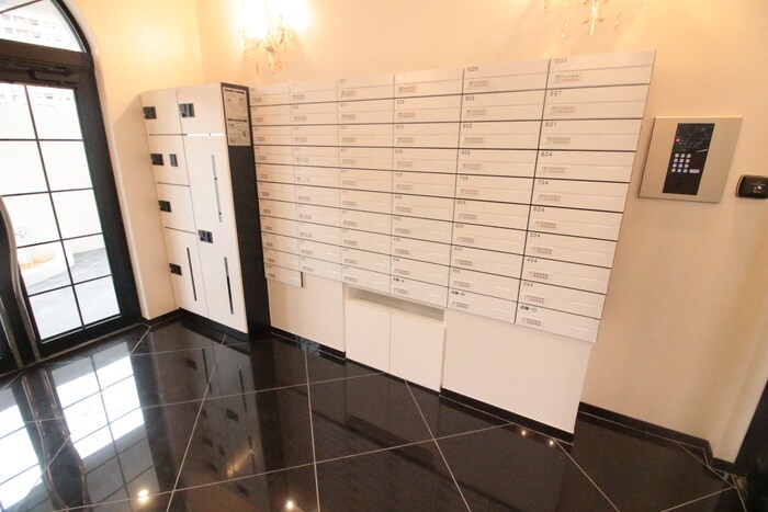 物件外観写真5　(エントランス部分)