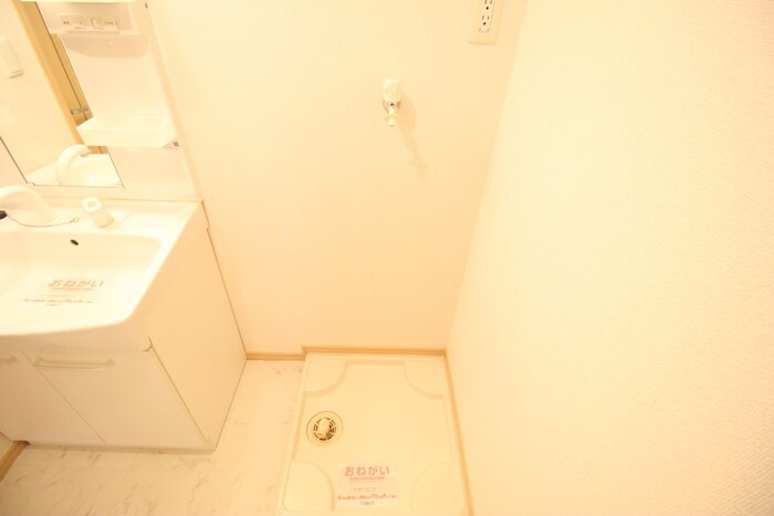 物件内観写真12　(洗濯機置場)