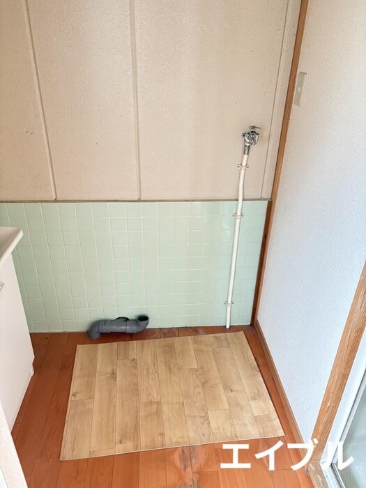 物件内観写真16　(洗濯機置場)