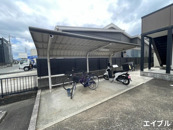 物件外観写真4　(駐輪場)