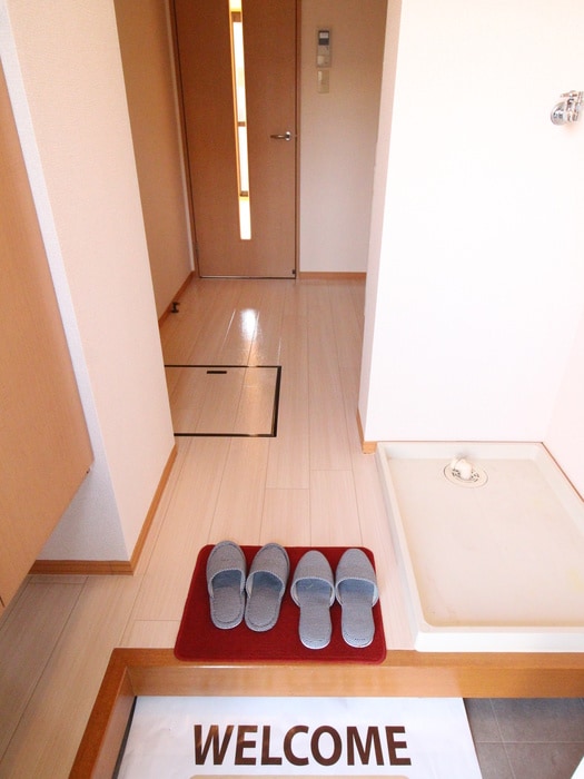 物件内観写真12　(玄関)