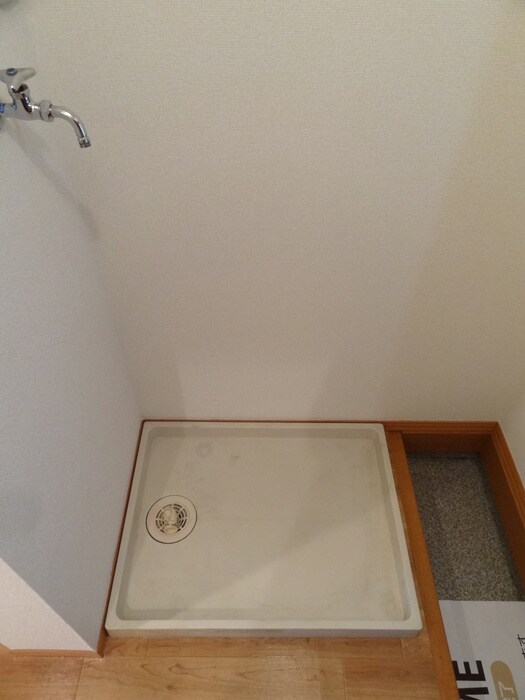 物件内観写真16　(洗濯機置場)