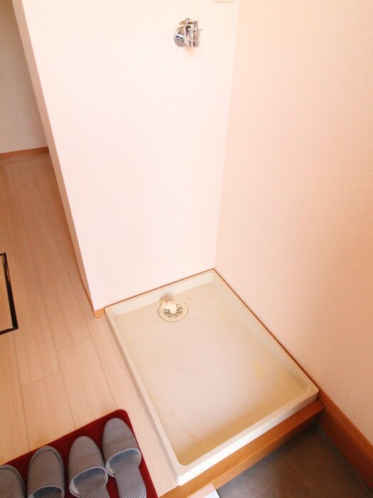 物件内観写真16　(洗濯機置場)