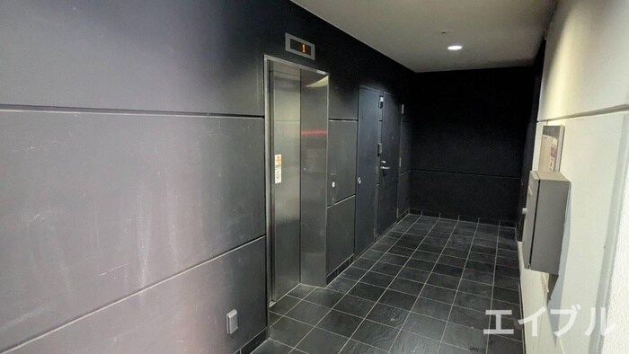 物件外観写真5　(エントランス部分)