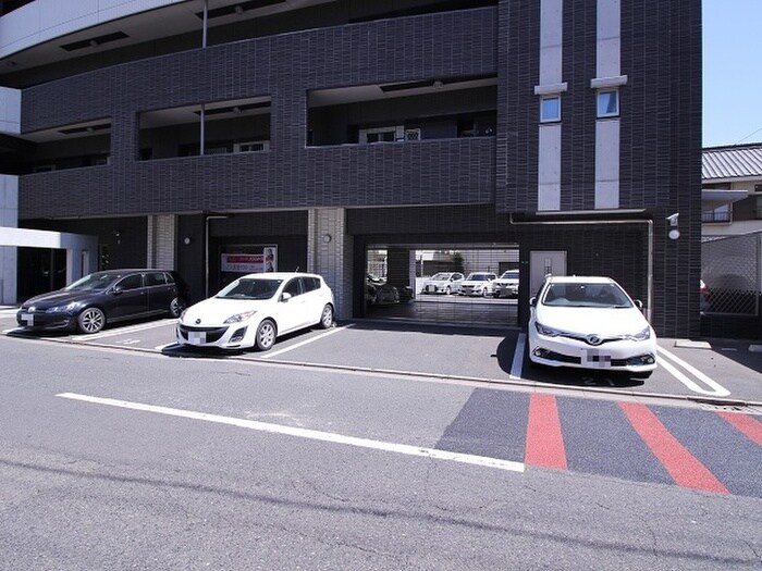 物件外観写真4　(駐車場)