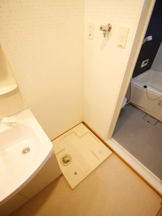 物件内観写真12　(洗濯機置場)