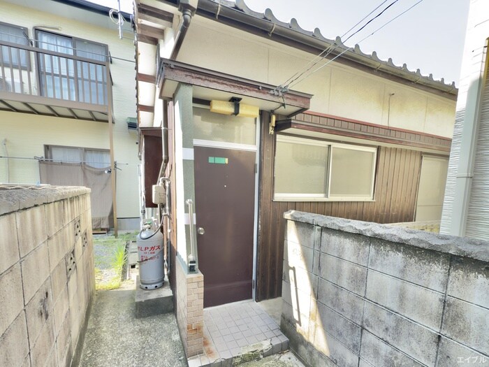 物件外観写真2　(エントランス部分)