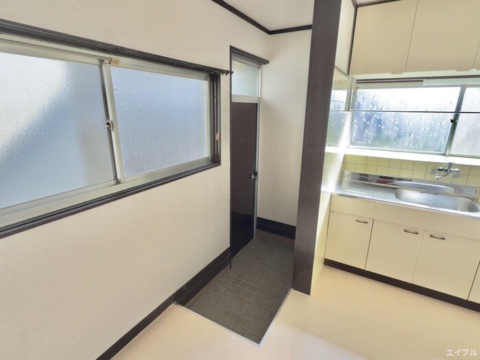 物件内観写真9　(玄関)