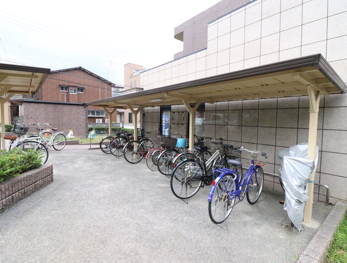 物件外観写真5　(駐輪場)