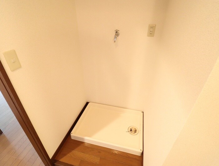 物件内観写真14　(洗濯機置場)