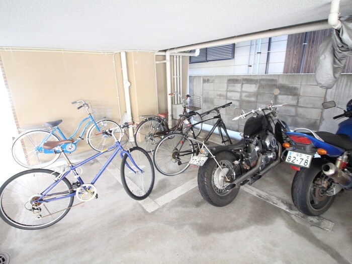 物件外観写真5　(駐輪場)