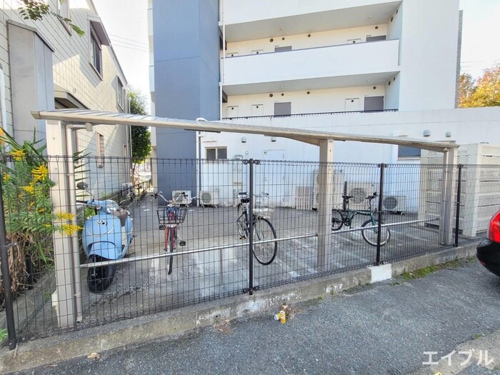 物件外観写真3　(駐輪場)