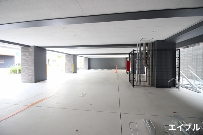 物件外観写真4　(駐車場)