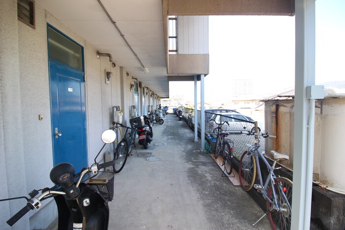 物件外観写真4　(エントランス部分)