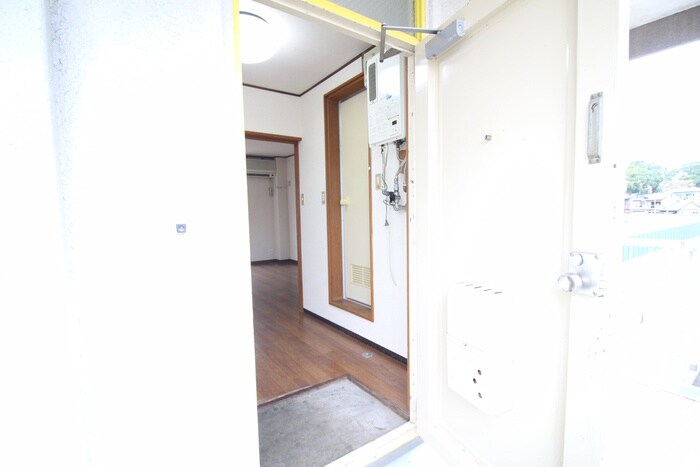 物件内観写真13　(玄関)