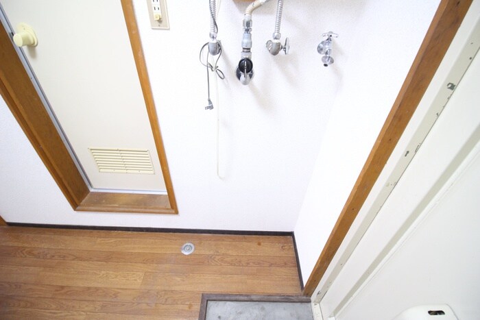 物件内観写真16　(洗濯機置場)