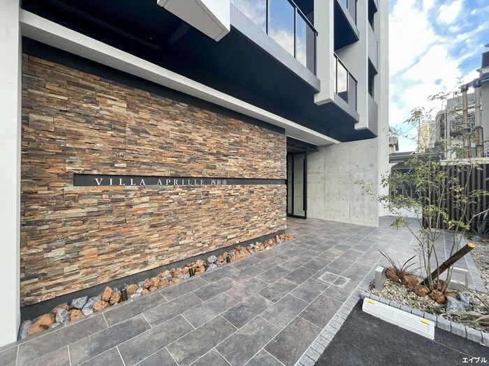 物件外観写真2　(エントランス部分)