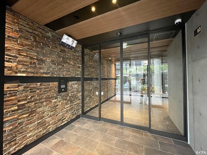 物件外観写真3　(エントランス部分)