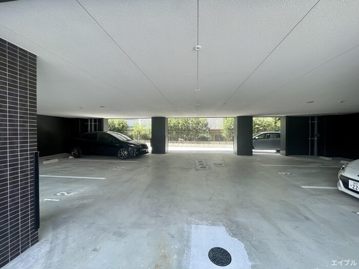 物件外観写真5　(駐車場)