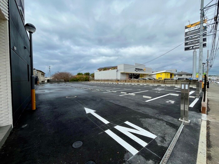 物件外観写真4　(駐車場)
