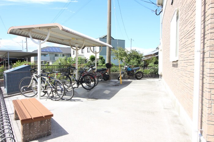 物件外観写真6　(駐輪場)
