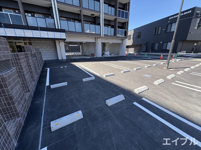 物件外観写真6　(駐車場)