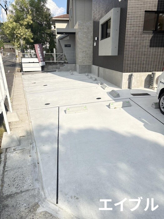 物件外観写真2　(駐車場)