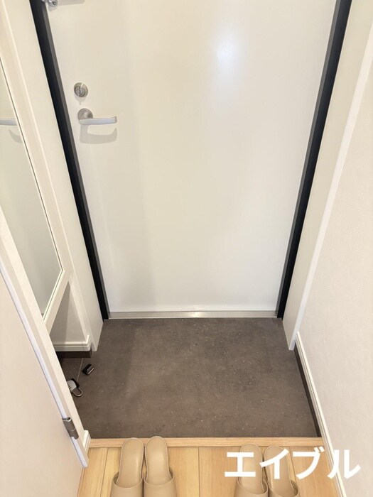 物件内観写真13　(玄関)