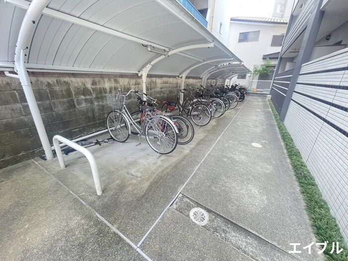 物件外観写真2　(駐輪場)