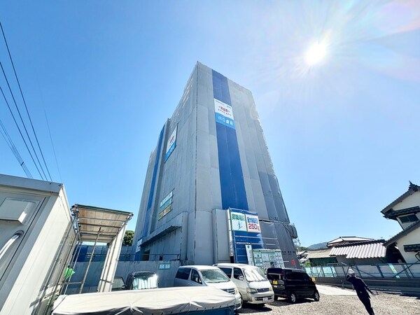 建築中