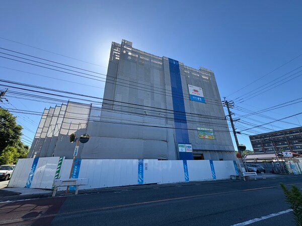 建築中