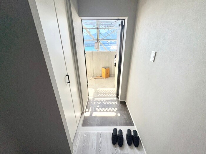 物件内観写真12　(玄関)