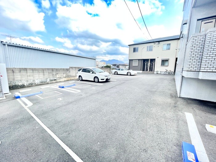 物件外観写真2　(駐車場)