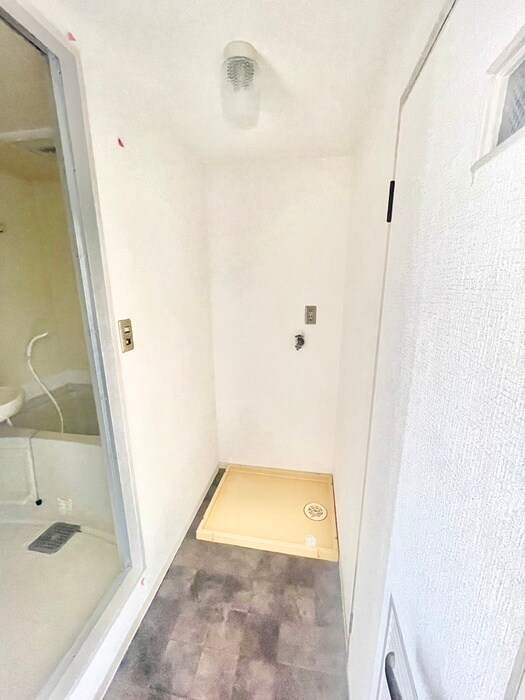 物件内観写真16　(洗濯機置場)