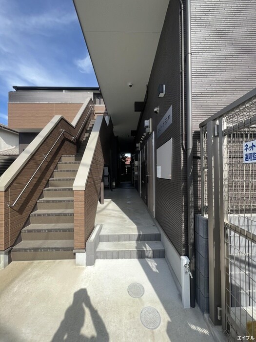 物件外観写真3　(エントランス部分)