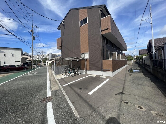 物件外観写真4　(駐車場)