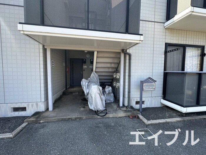 物件外観写真3　(エントランス部分)