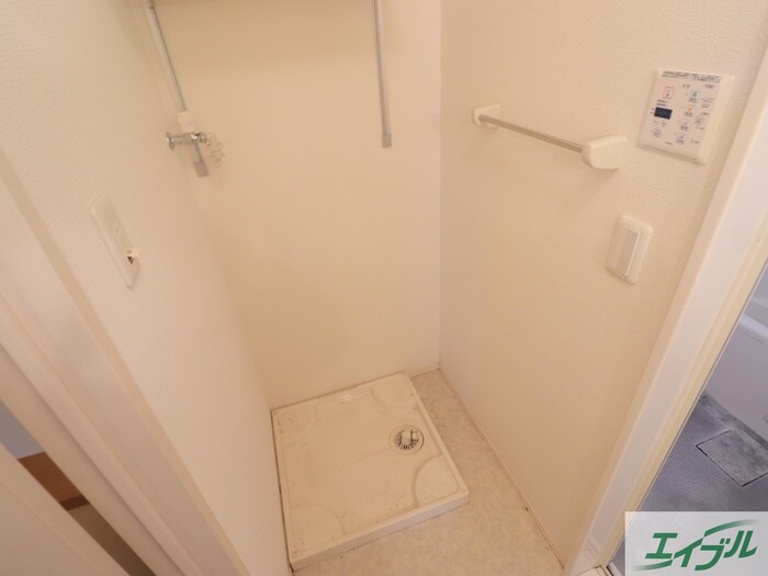 物件内観写真13　(洗濯機置場)