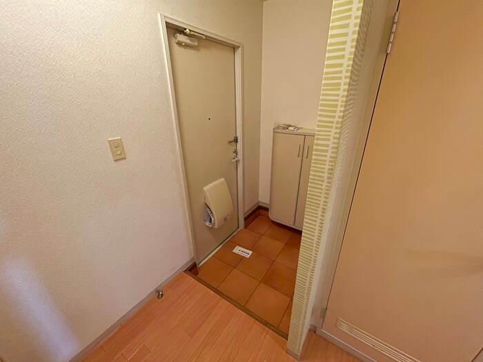 物件内観写真9　(玄関)