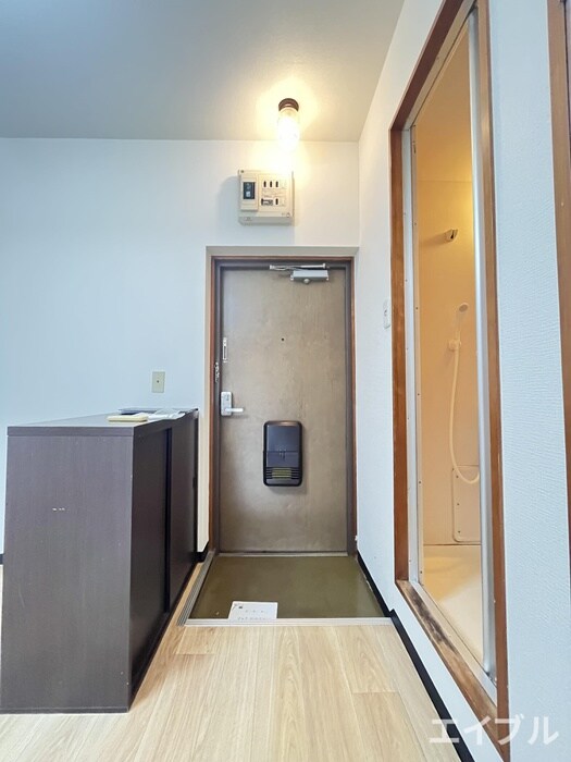 物件内観写真12　(玄関)