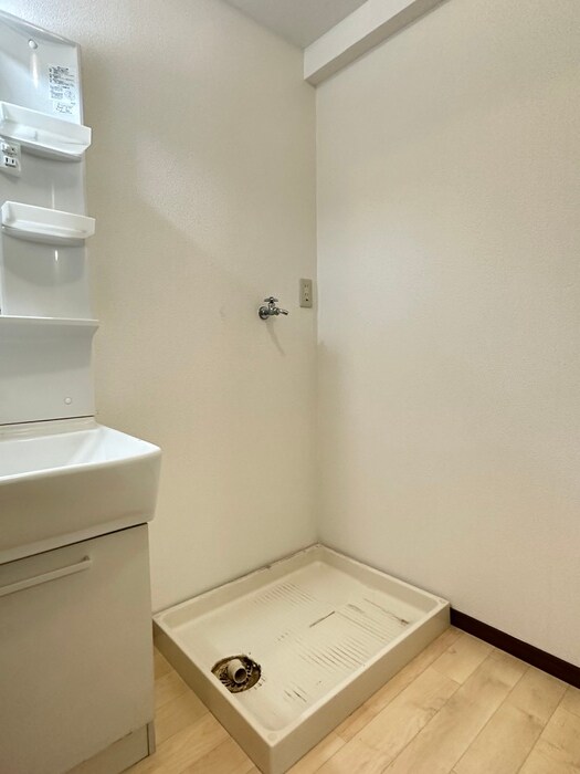 物件内観写真11　(洗濯機置場)