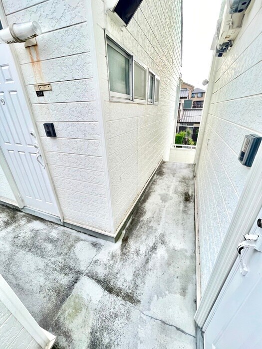 物件外観写真3　(エントランス部分)