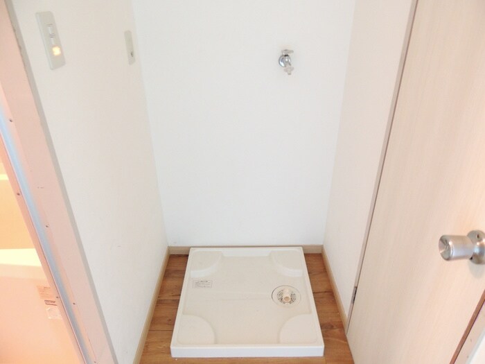 物件内観写真11　(洗濯機置場)