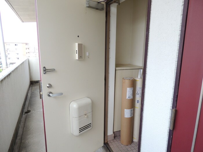 物件内観写真13　(玄関)