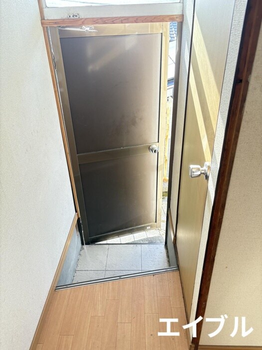 物件内観写真11　(玄関)